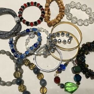 Lot of 15 Vintage Bracelets Gold Tone Silver Tone Beads Wood P1